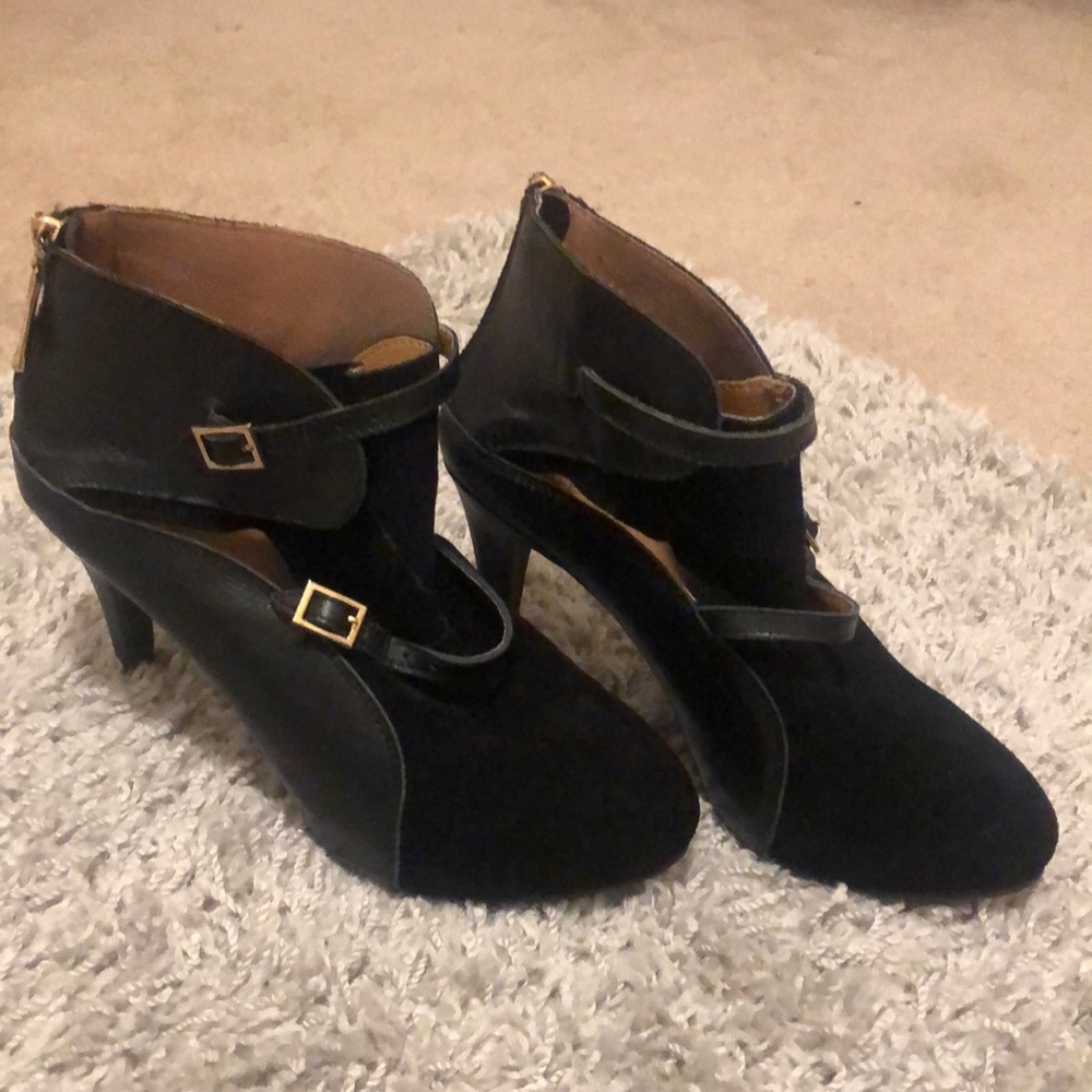 Women black suede and patent leather size 8 heels